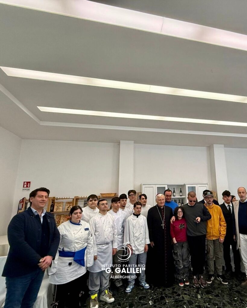 Gli studenti dell’Istituto Paritario “G. Galilei” hanno incontrato il Vescovo
